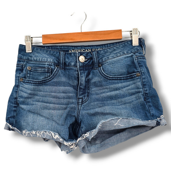 American Eagle Women's Raw Hem Stretch Shortie Denim Shorts Medium Wash Size 6‎ - Picture 1 of 10